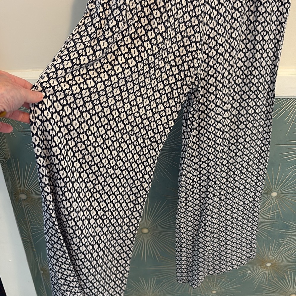 Skies Are Blue Navy & White Geometric Sleeveless Jumpsuit with Tie Waist. Size S - Picture 6 of 11